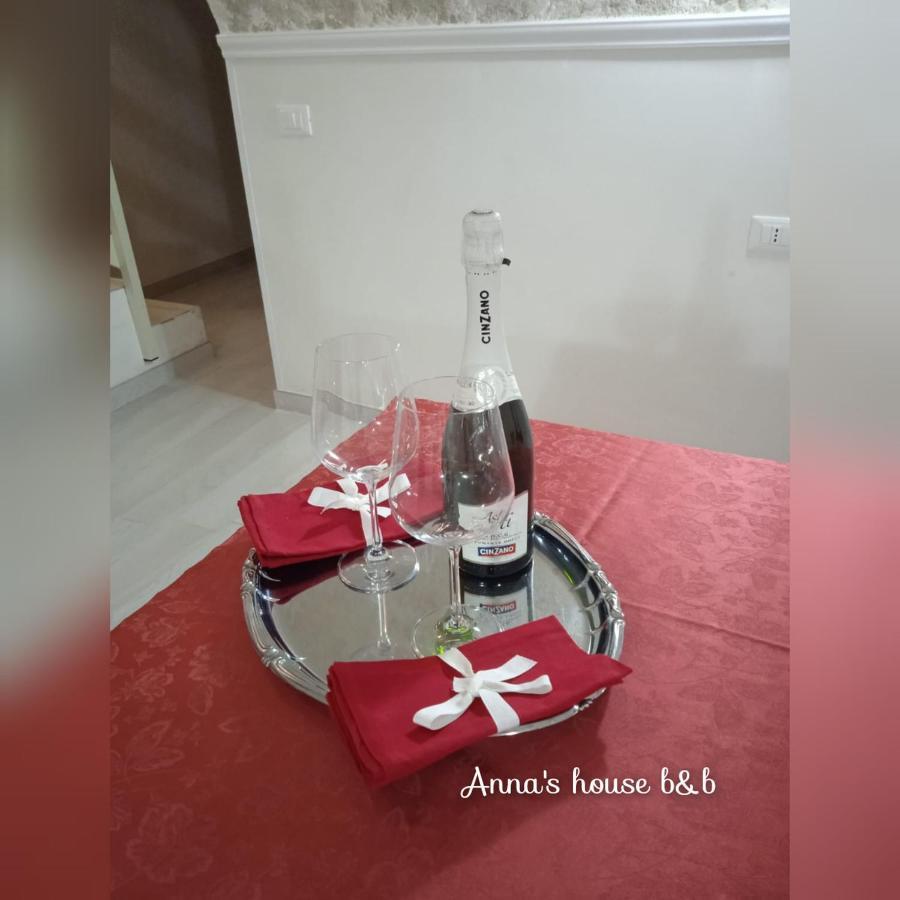 Anna'S House Bed & Breakfast Taranto Bagian luar foto
